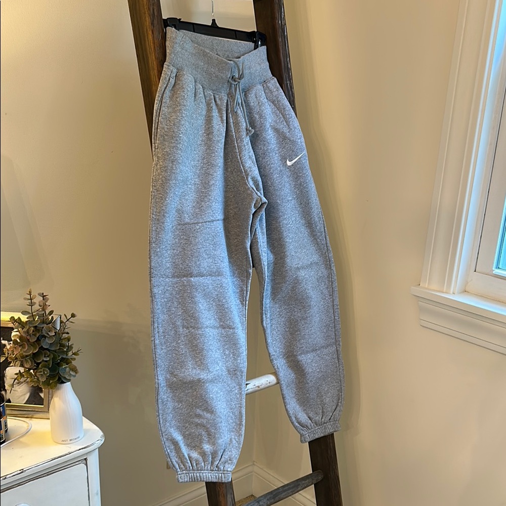 Nike Women Heather Gray Joggers | XS